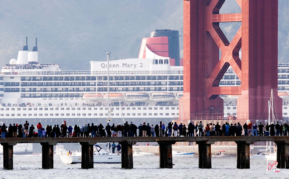 Queen Mary 2 entering the Bay